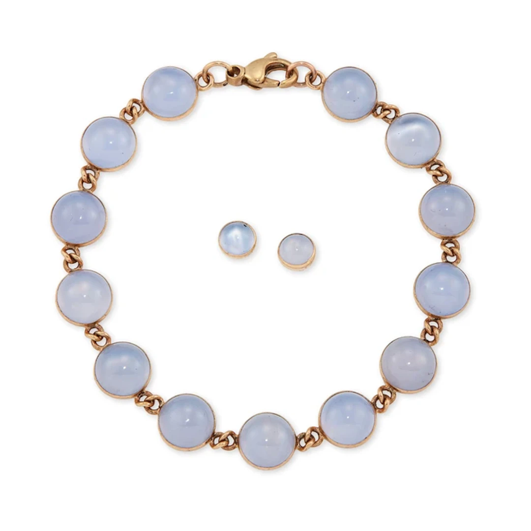 A 9ct gold dyed agate bracelet with matching earrings