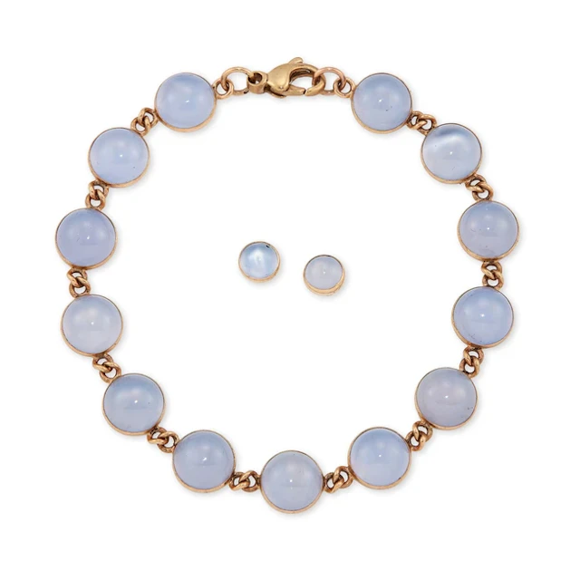 A 9ct gold dyed agate bracelet with matching earrings