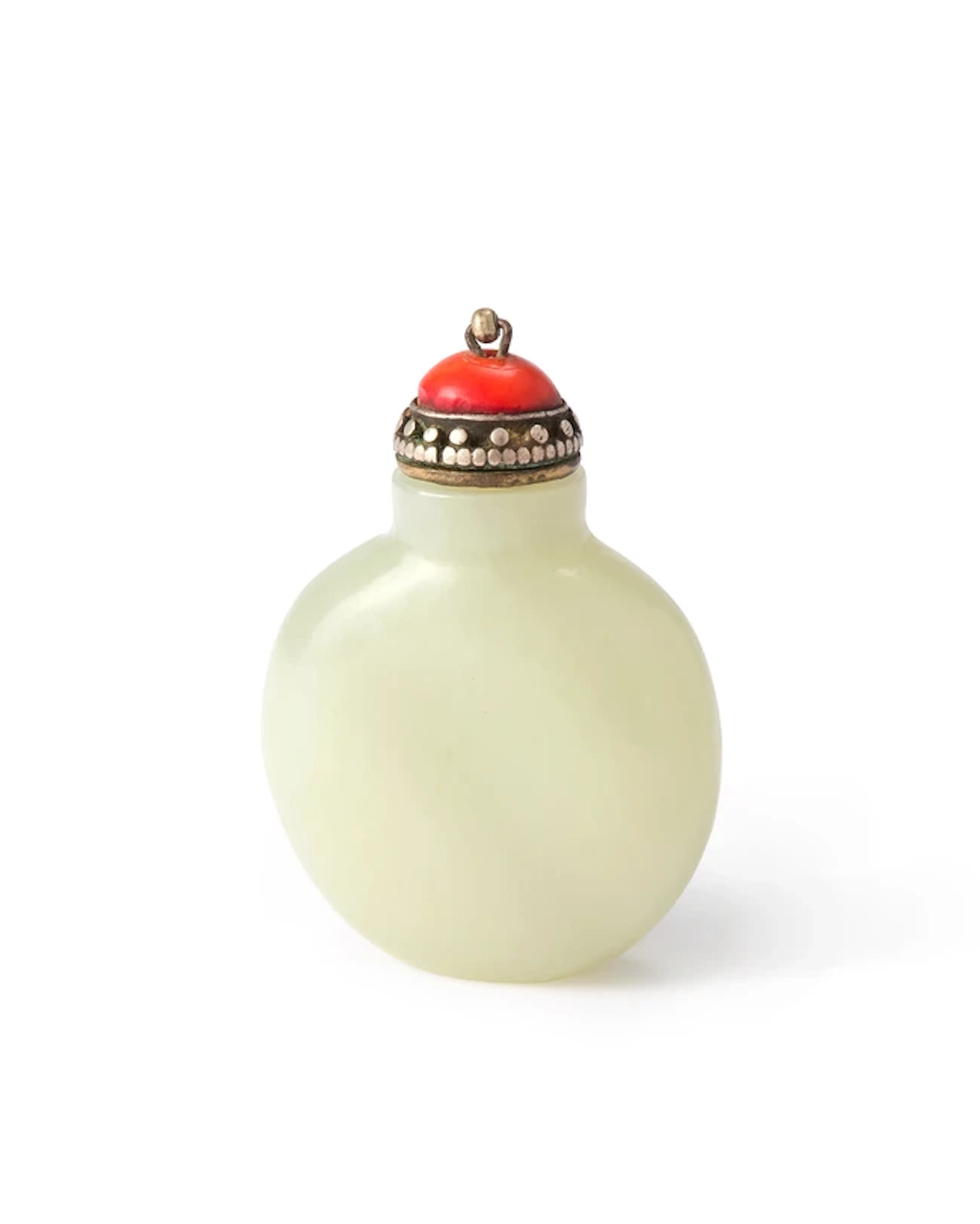 A Chinese white jade snuff bottle Qing dynasty