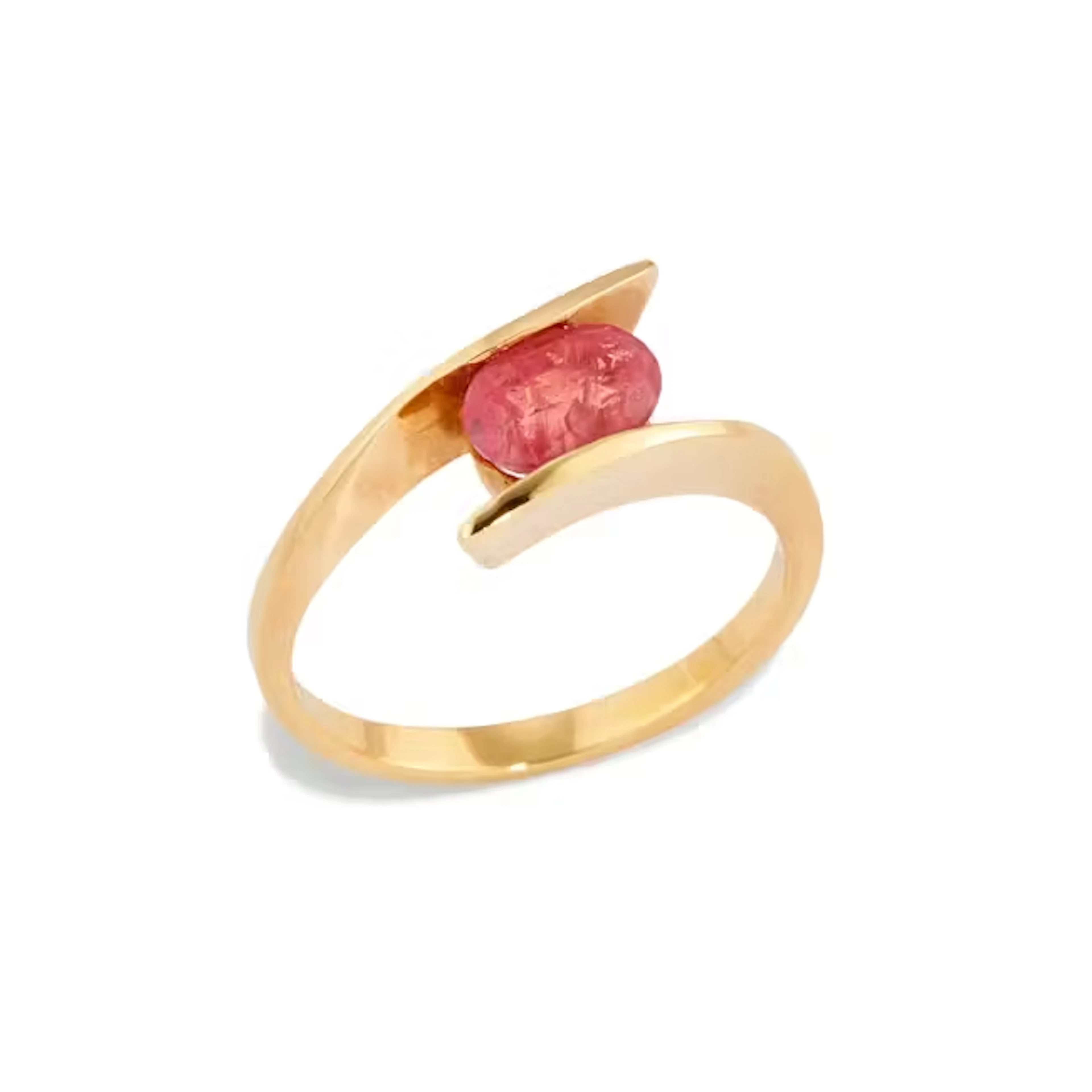 An 18ct gold single stone rhodochrosite ring