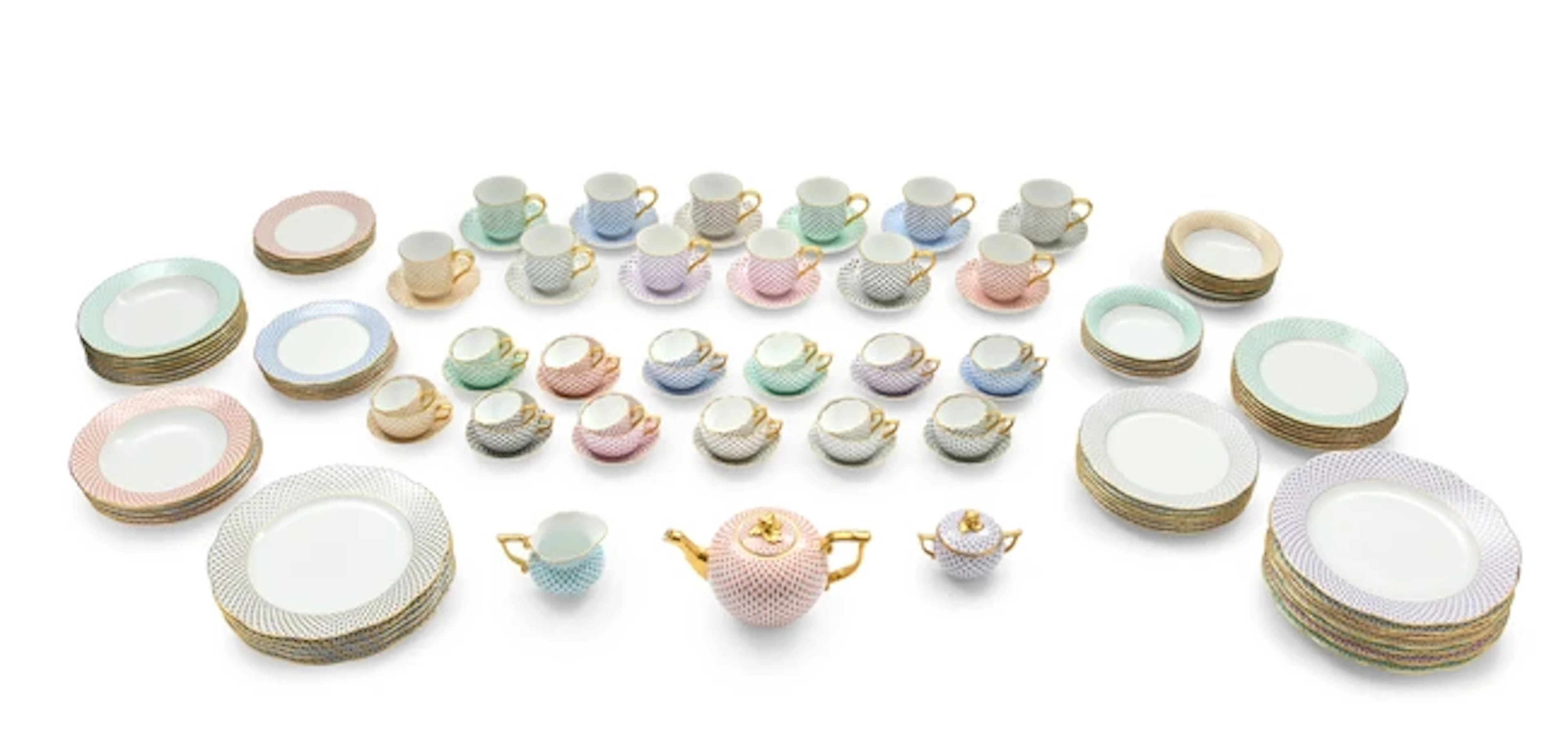 A Herend porcelain 'Fish Scale' (VH) dinner