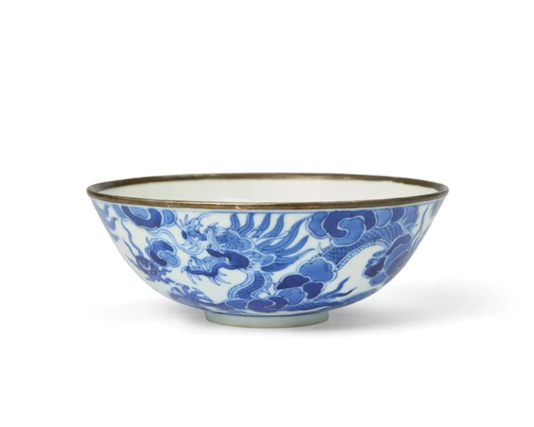 A Chinese 'Bleu de Hue' 'dragon' bowl Nguyen/late Qing dynasty