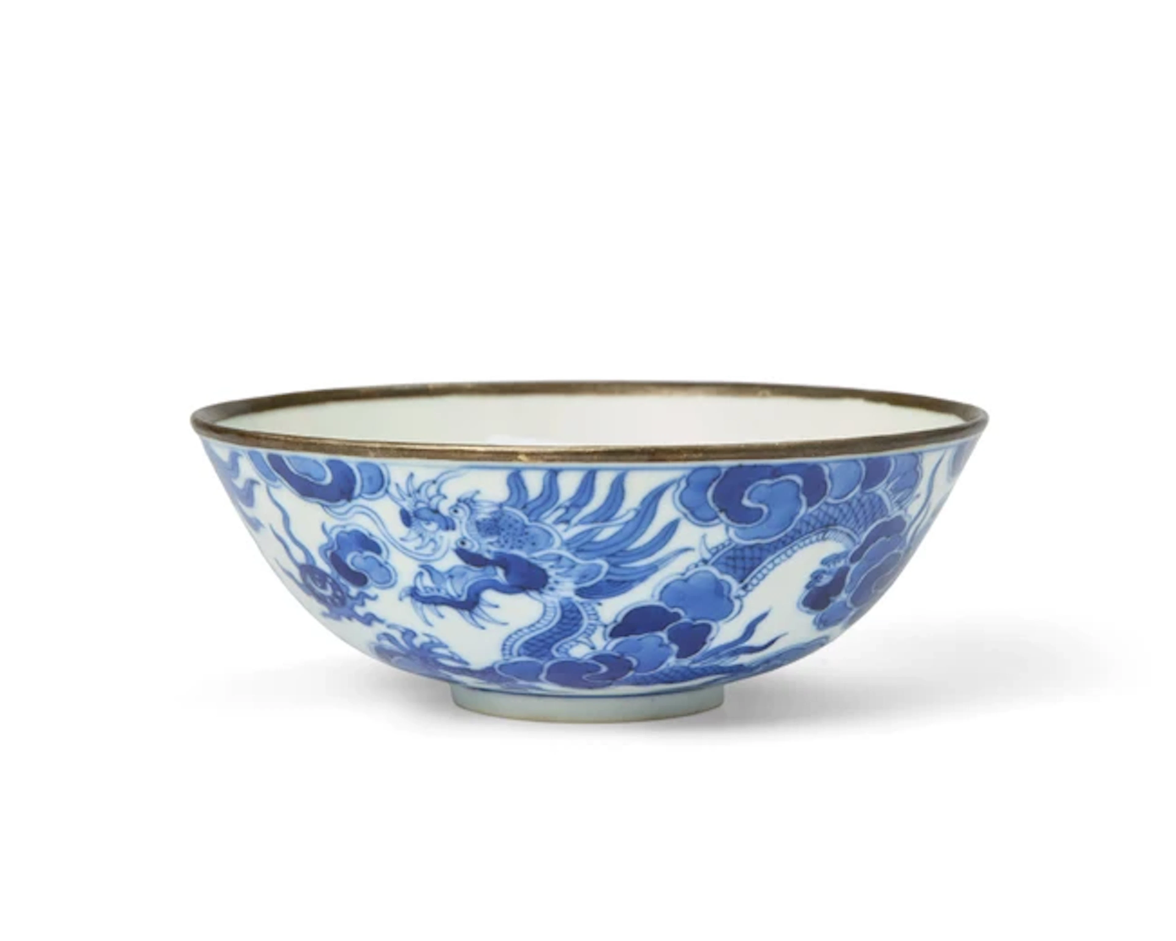 A Chinese 'Bleu de Hue' 'dragon' bowl Nguyen/late Qing dynasty