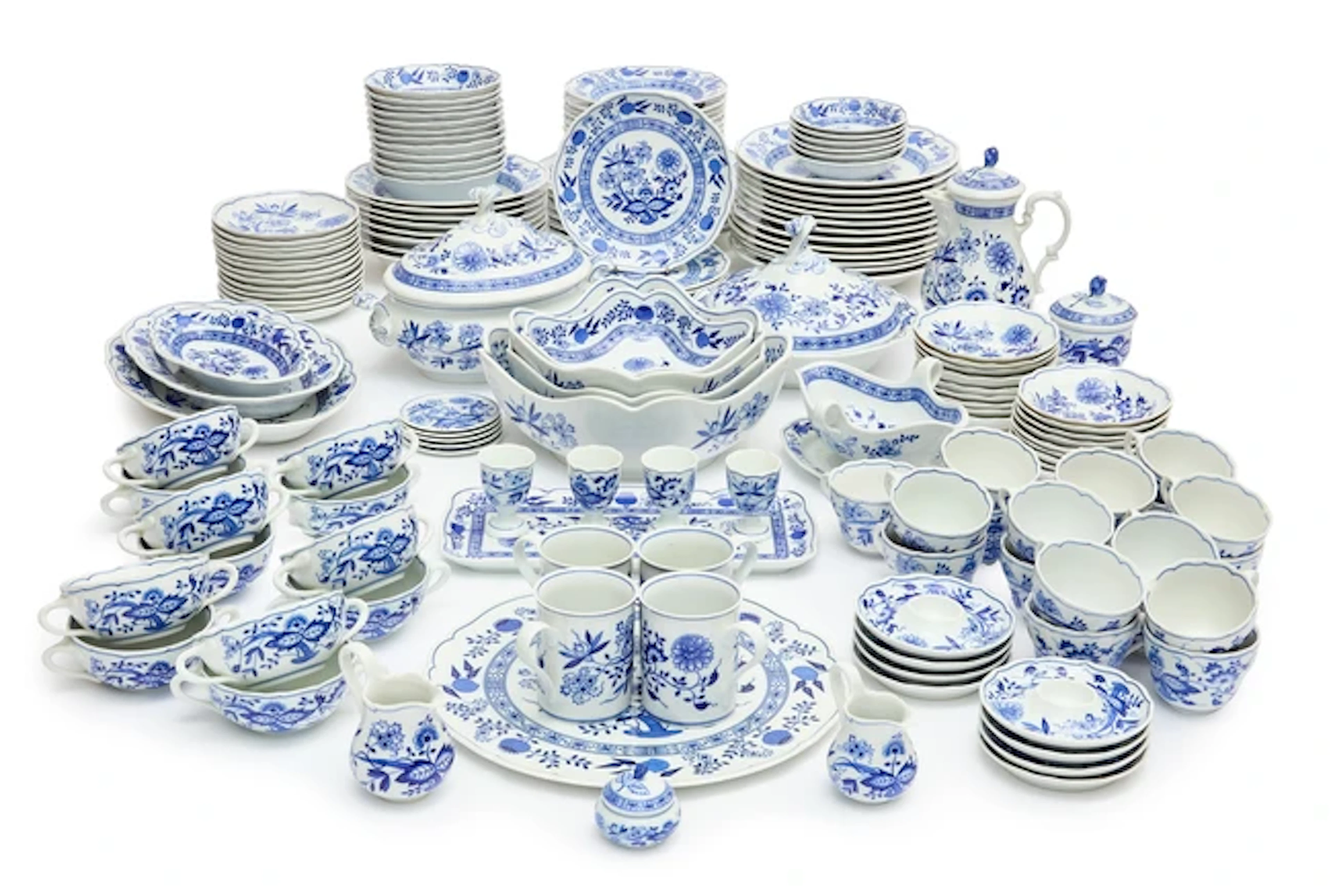 A large Hutschenreuther porcelain 'Blue Onion' pattern dinner service