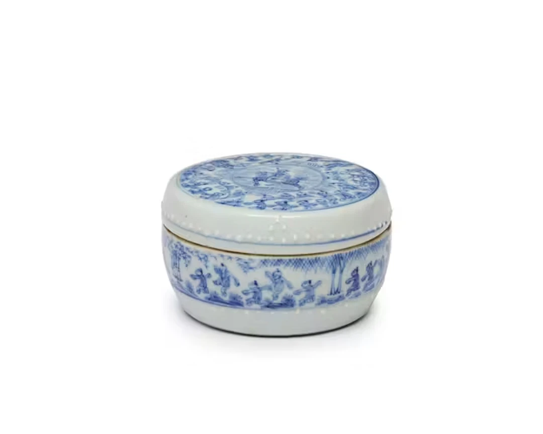 A Chinese blue and white drum-shaped 'Qilin and boy' box and cover Qing dynasty