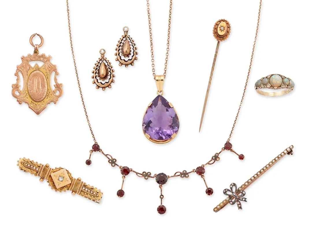 A group of jewellery