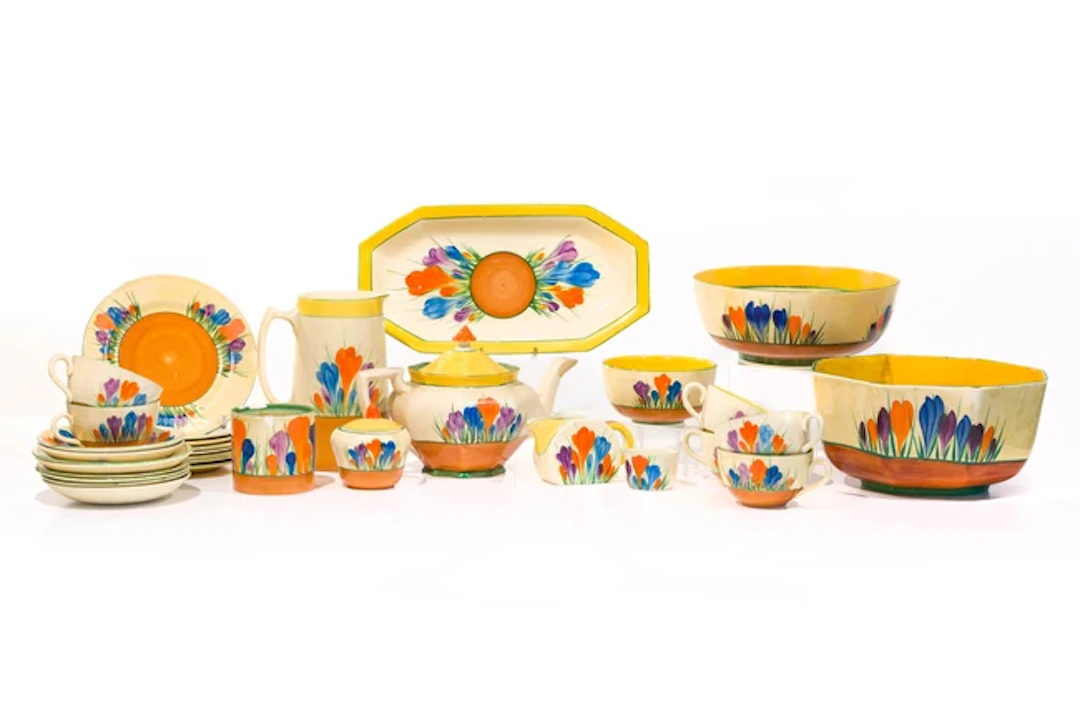 Clarice Cliff (1899-1972) Quantity of Crocus pattern wares