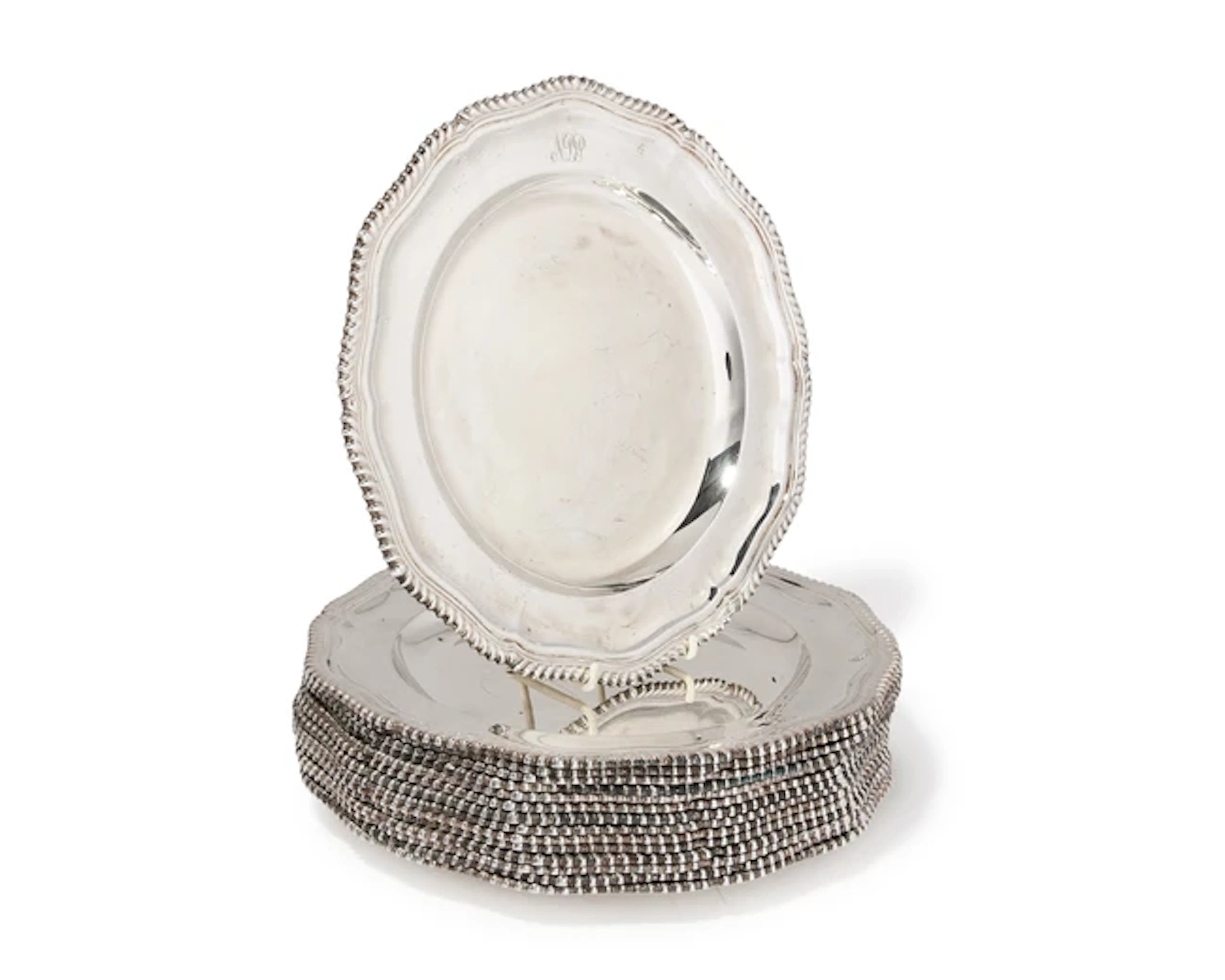 A set of fifteen Elizabeth II silver plates