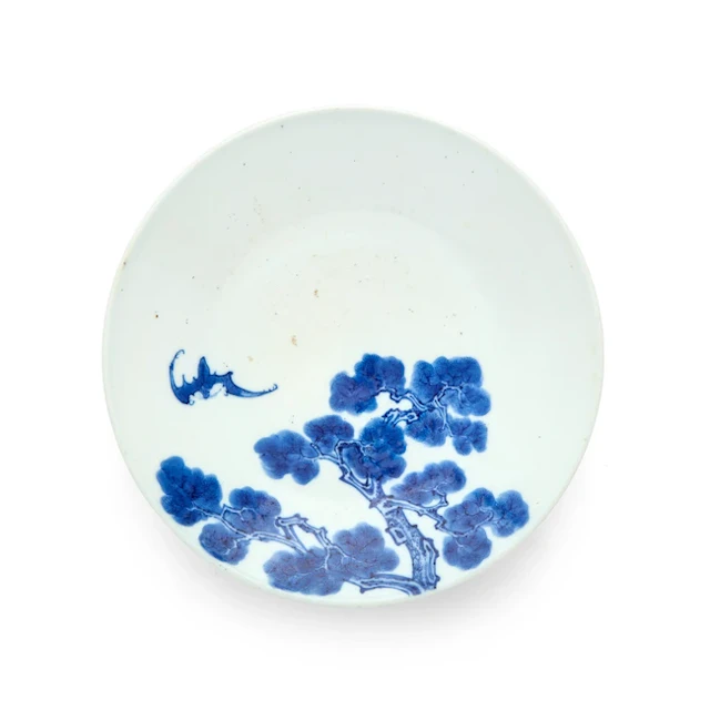 A Chinese blue and white 'pine and lingzhi' plate Qing dynasty