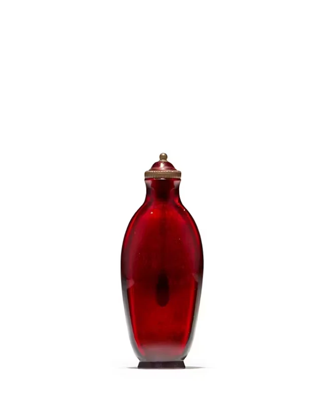 A Chinese ruby glass snuff bottle Qing dynasty