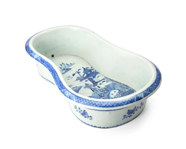 A Chinese export blue and white bidet Qing dynasty