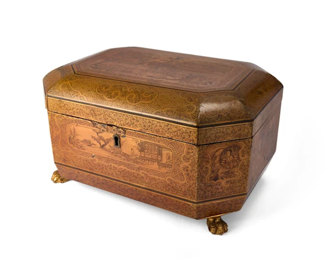 A large Chinese export octagonal lacquered wood tea caddy box Qing dynasty