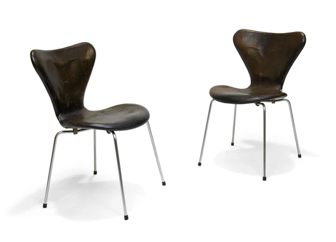 Arne Jacobsen (1902-1971) for Fritz Hansen Pair of early model 3107 chairs