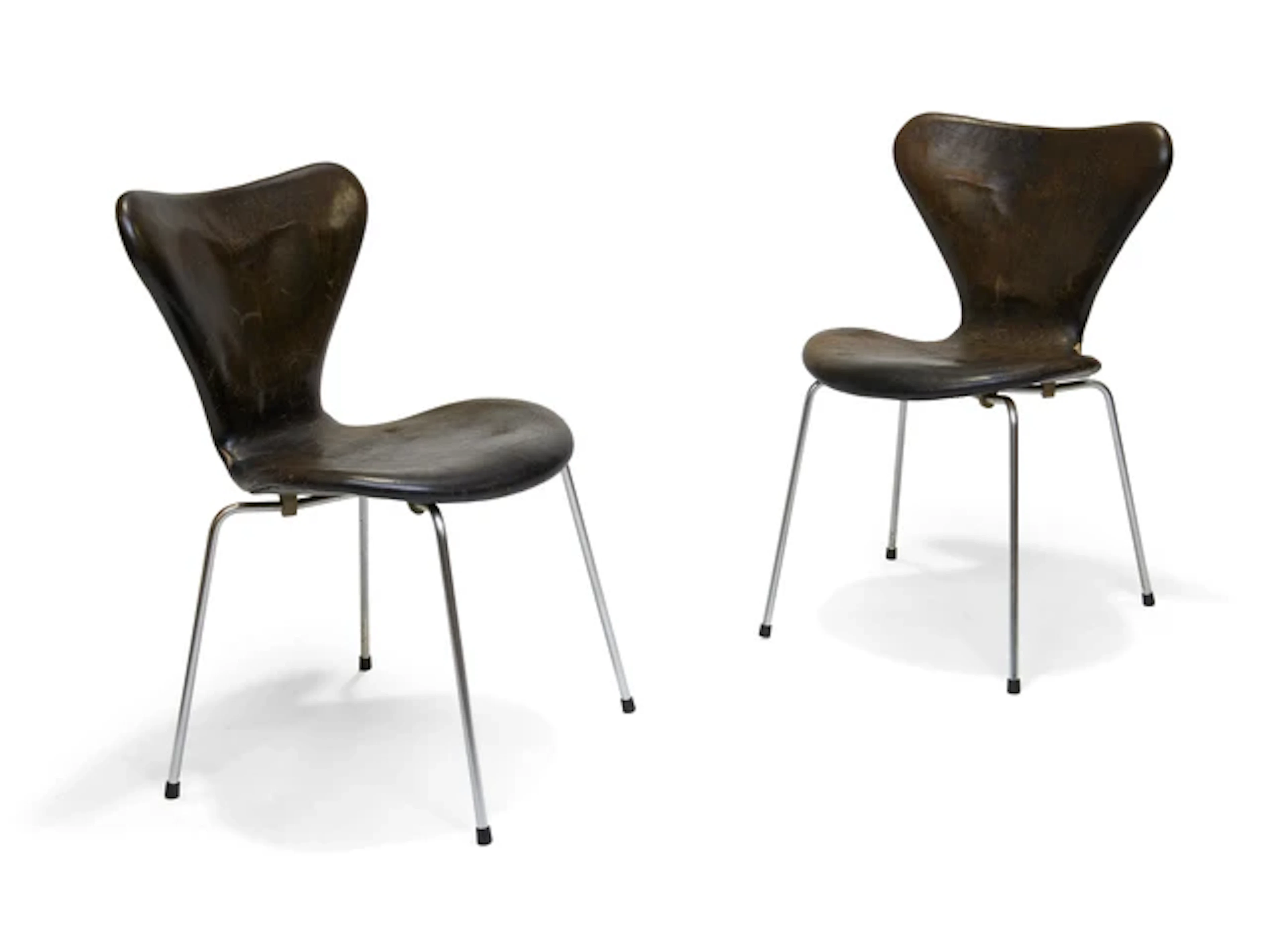 Arne Jacobsen (1902-1971) for Fritz Hansen Pair of early model 3107 chairs