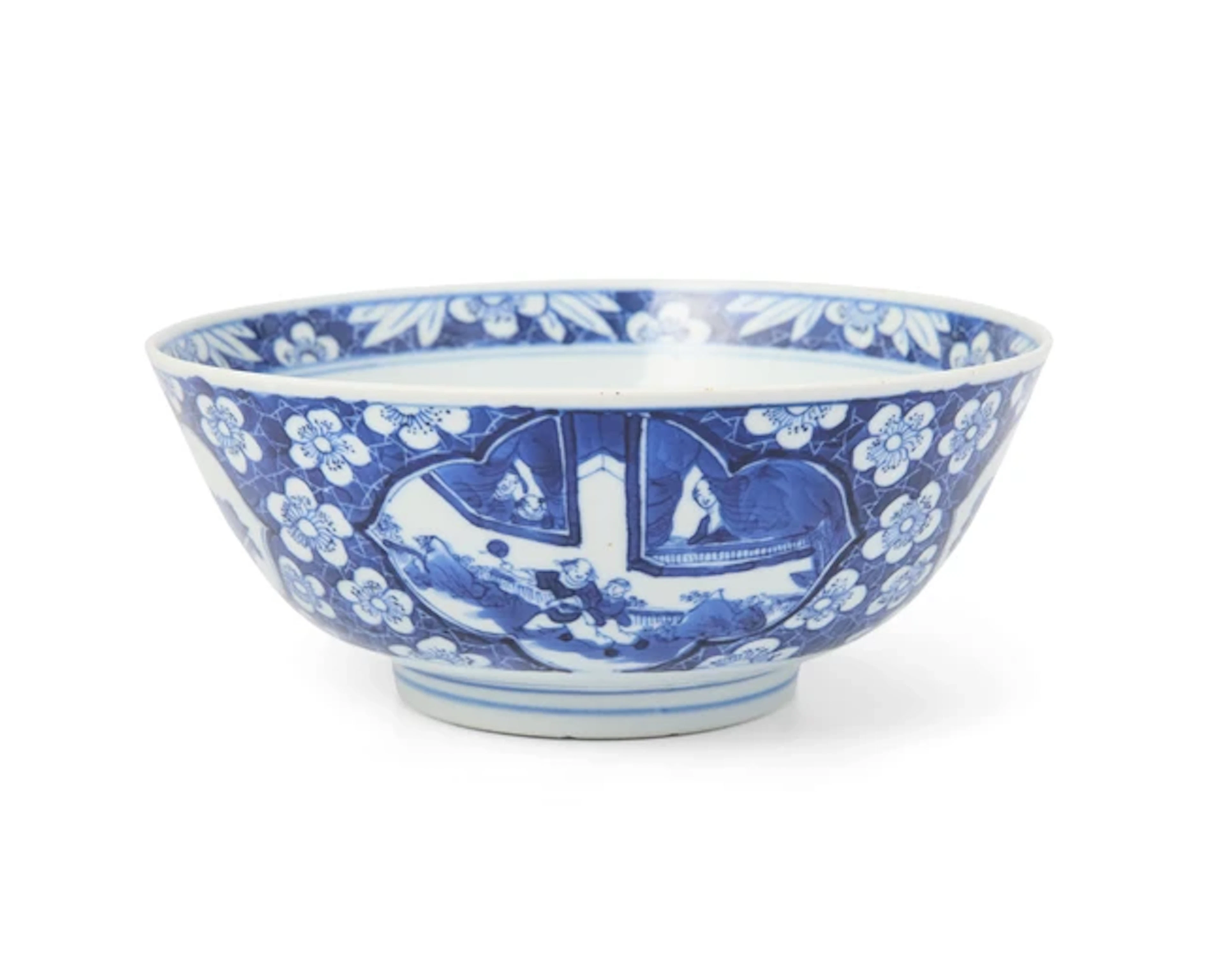 A Chinese blue and white figurative bowl Qing dynasty