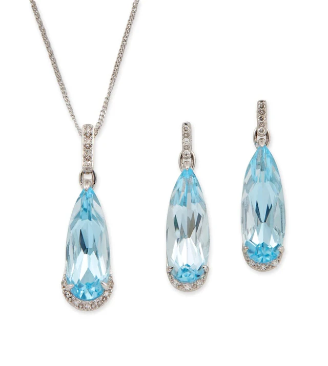 A blue topaz pendant and earring set