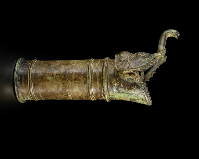 A copper alloy palanquin finial : a makara