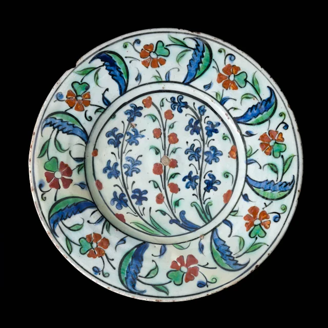 An Iznik pottery dish