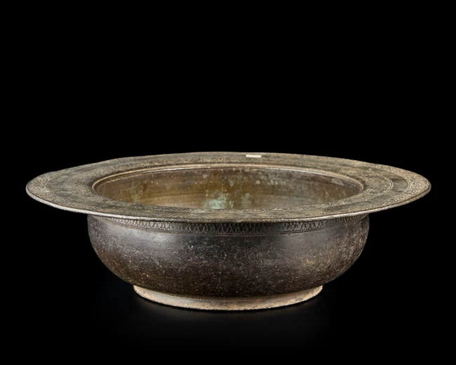 A Mughal engraved basin