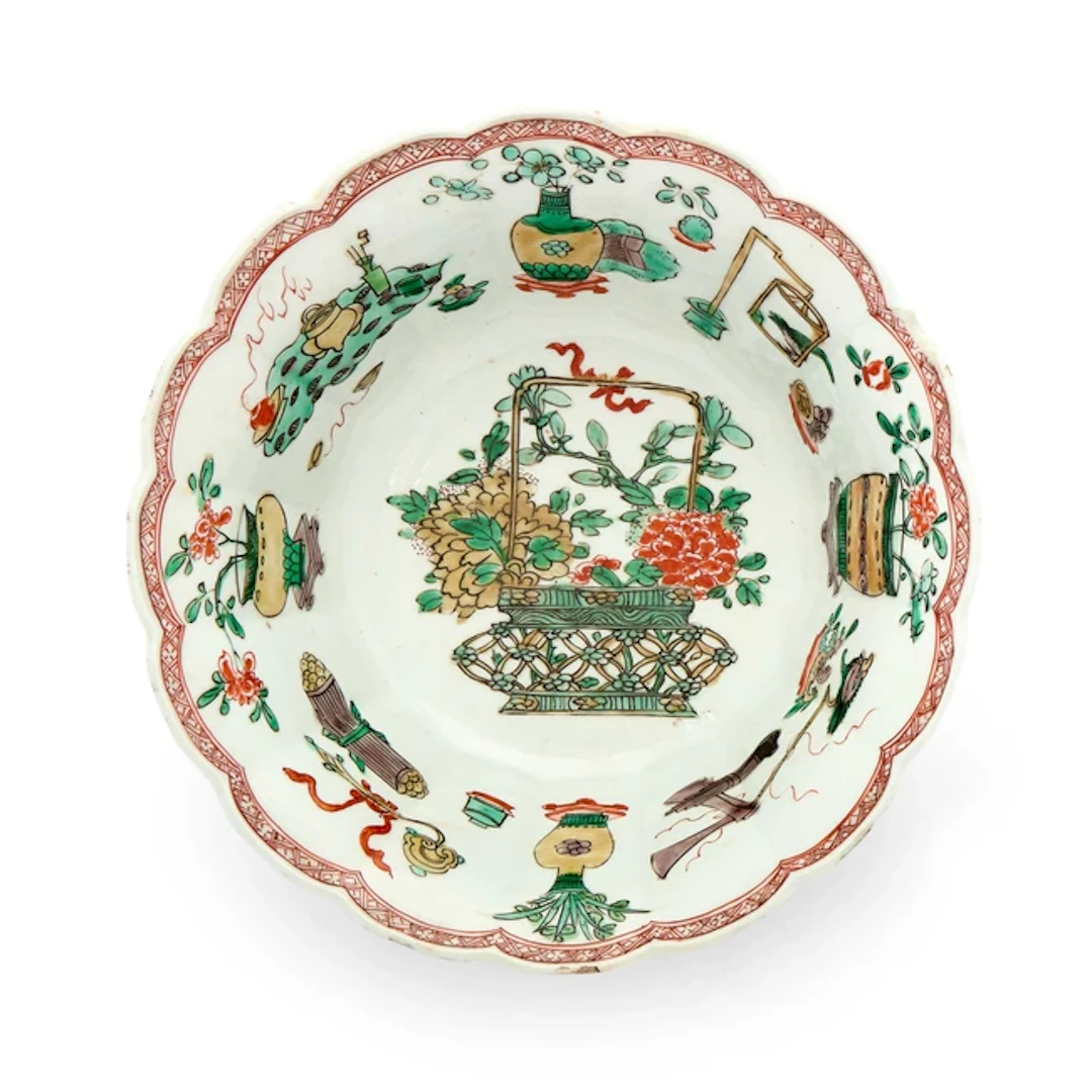 A Chinese famille verte 'hundred antiques' bowl Qing dynasty