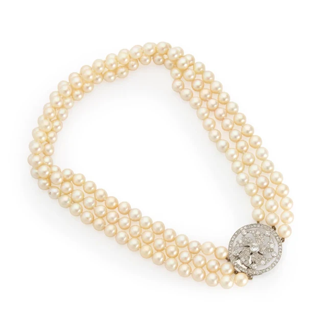 A cultured pearl choker necklace with diamond clasp