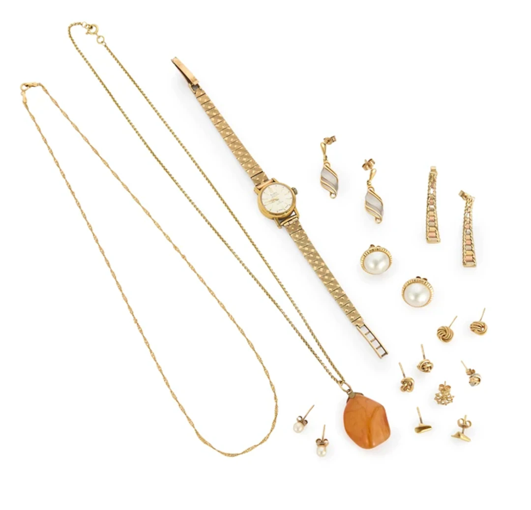 A group of jewellery