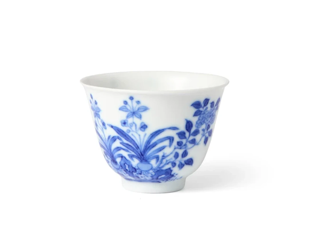 A Chinese blue and white 'narcissus' cup Late Qing dynasty