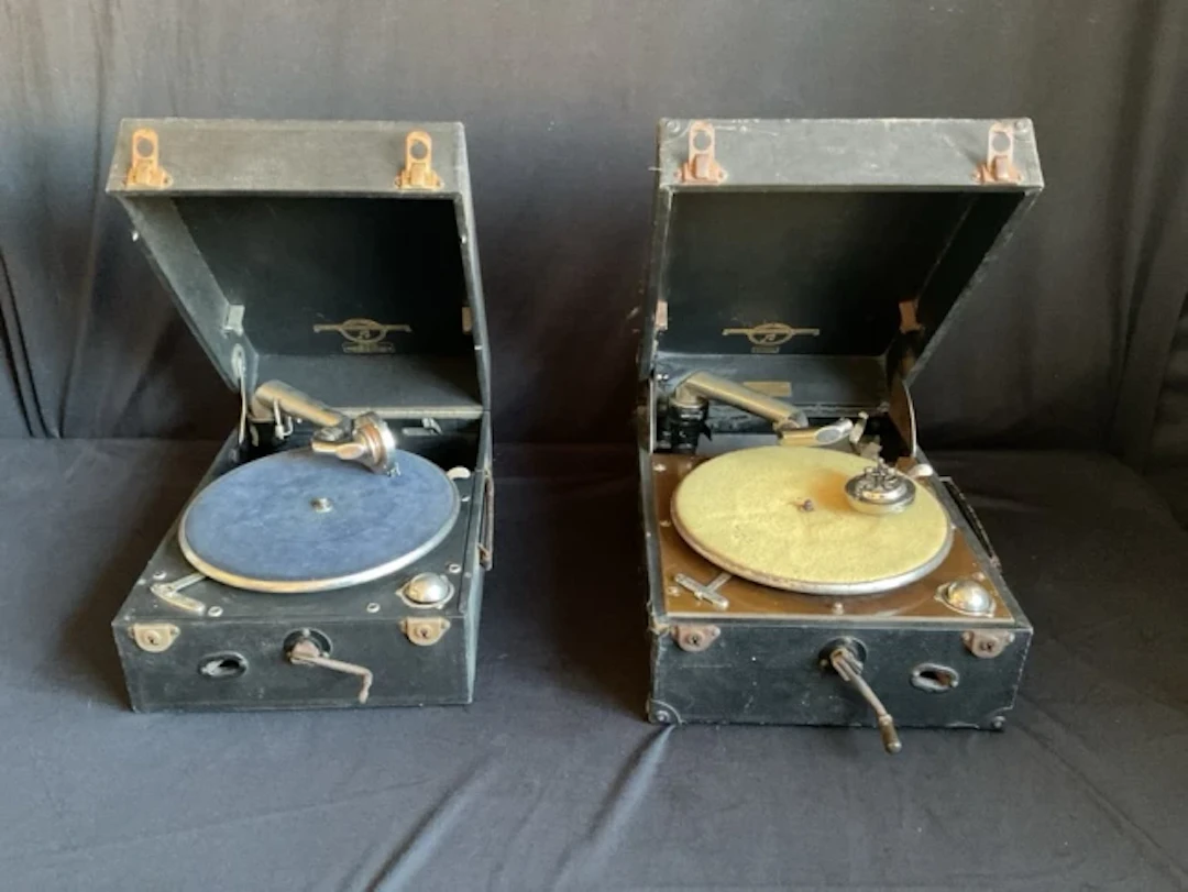 A Columbia viva-tonal Grafanola wind-up gramophone in rectangular