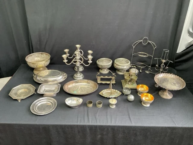 Miscellaneous silver plate including a covered entrée dish, a pair