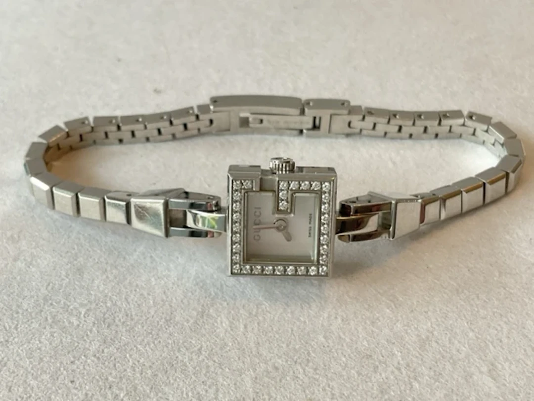 A contemporary stainless steel ladies Gucci wristwatch, the square