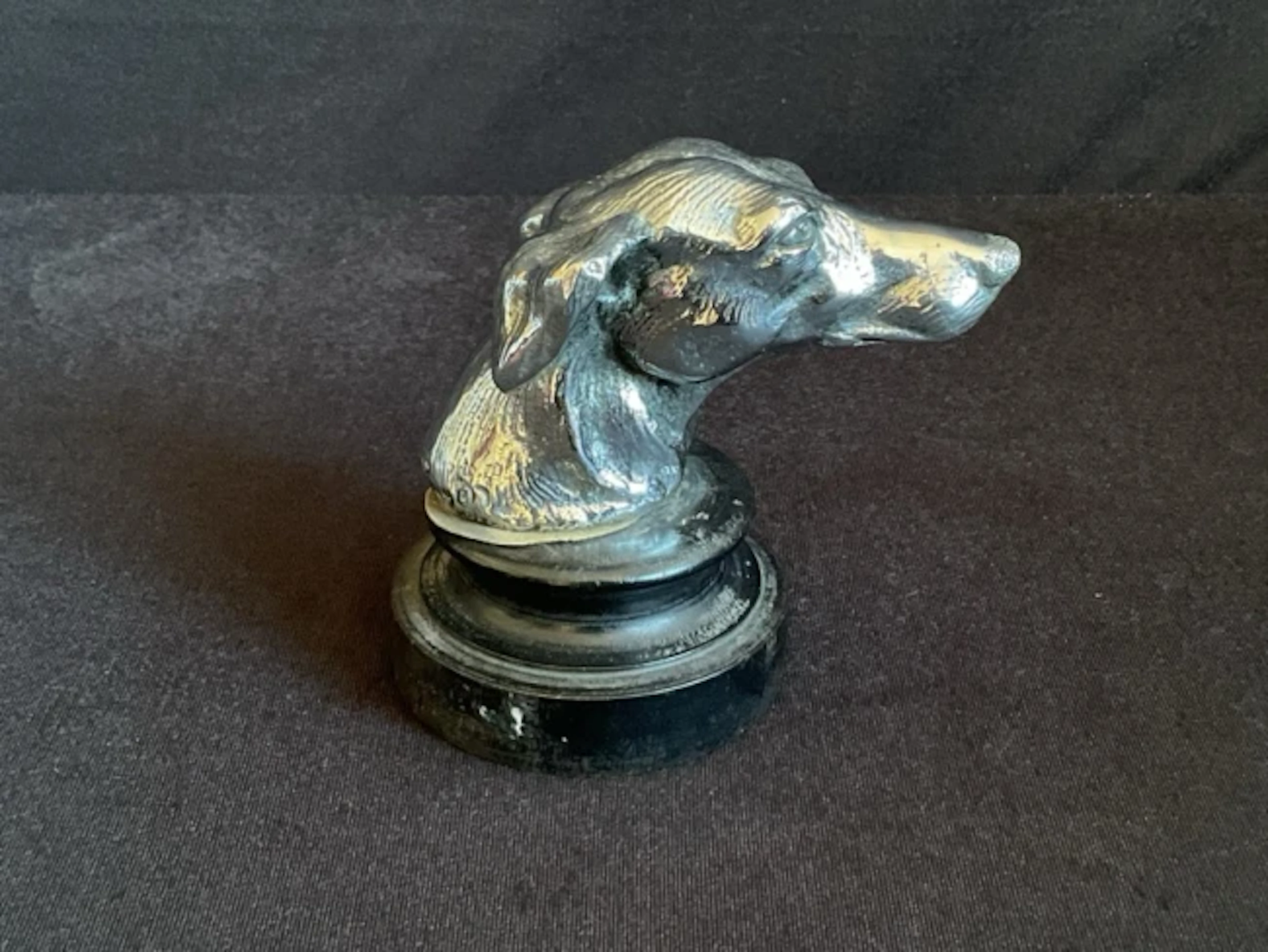Henri Payen, a hound car mascot with chromed finish, mounted on ebonised