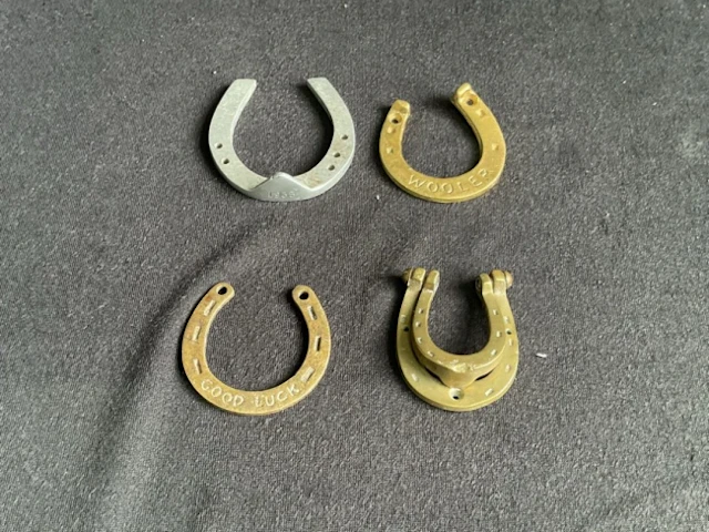 Three miniature horseshoes - a New Year Hunt 1935 commemorative, Good