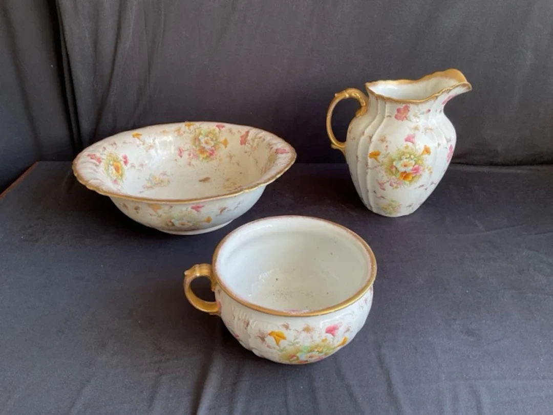 A Victorian WAA jug & basin set with pot, having channelled bodies