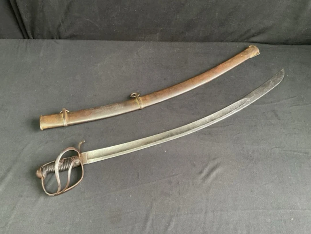 An early C20th 'other ranks' cavalry sabre with three-bar scrolled