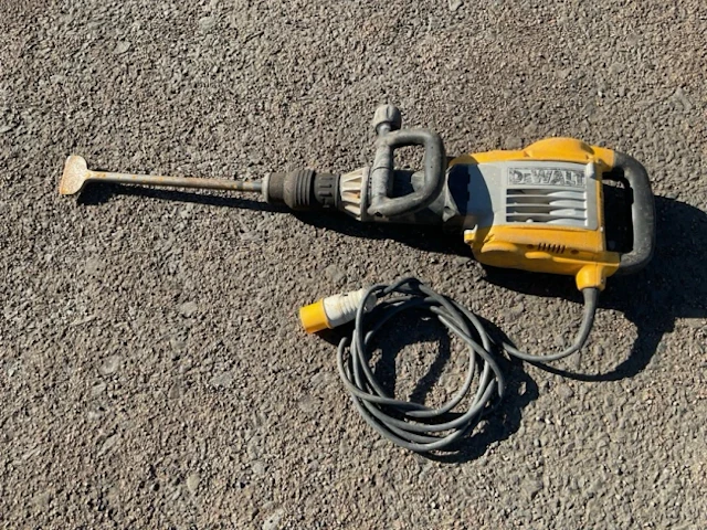 A heavy duty DeWalt breaker with cable and chisel bit - A/F. (39.5in)