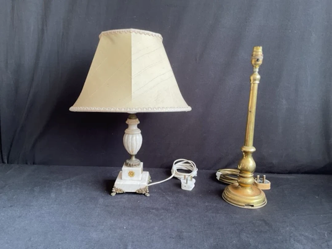 A marble table lamp with fluted baluster column, raised on square