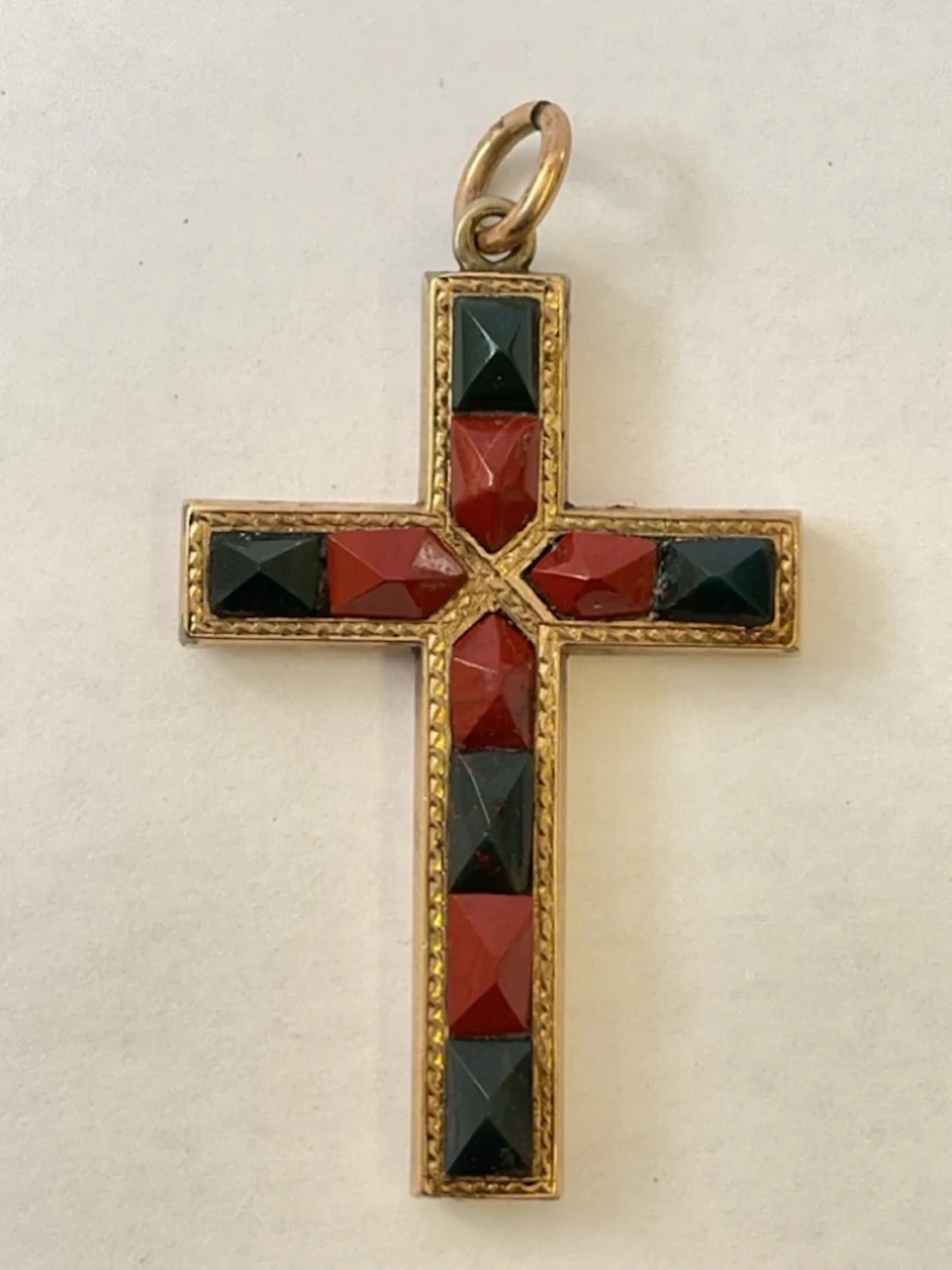 A Victorian Scottish gold pebble cross pendant set with faceted agate