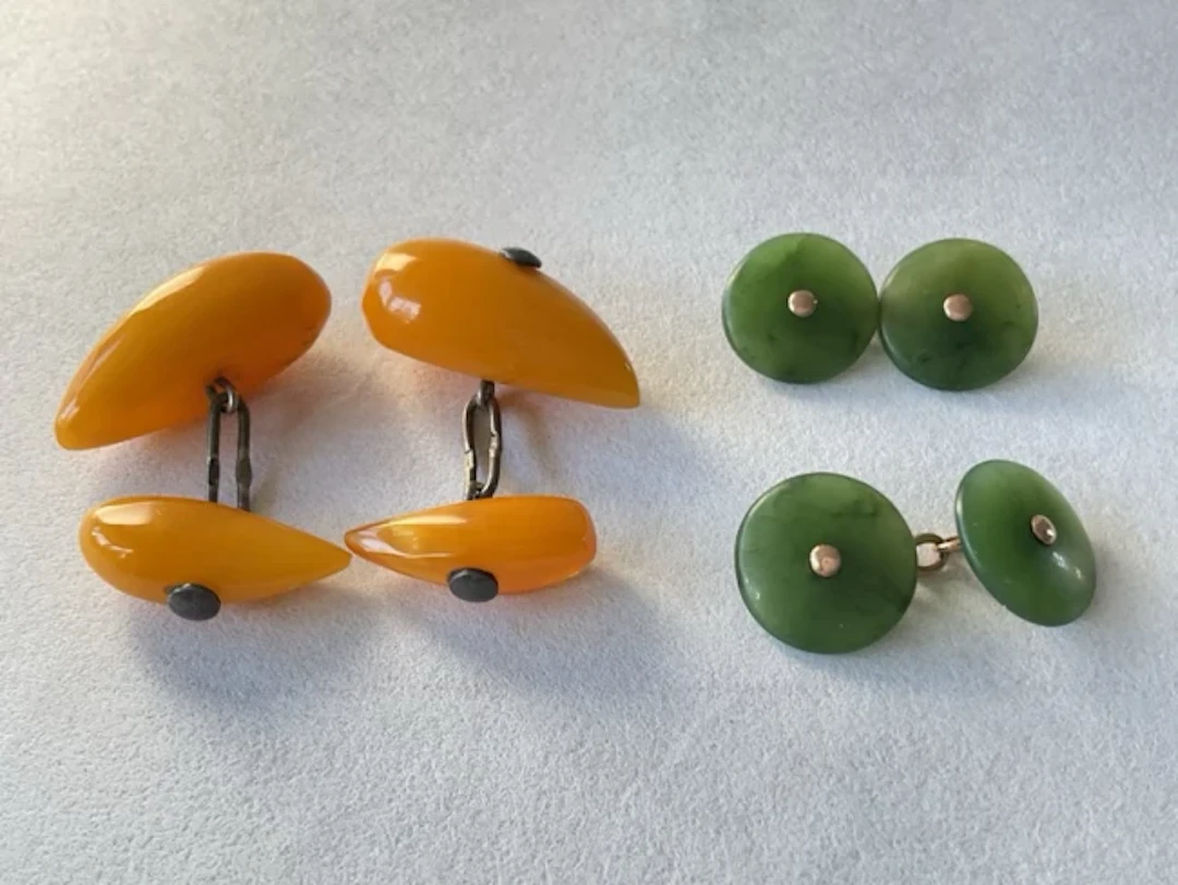 A pair of circular jade cufflinks mounted with 9ct gold links; and