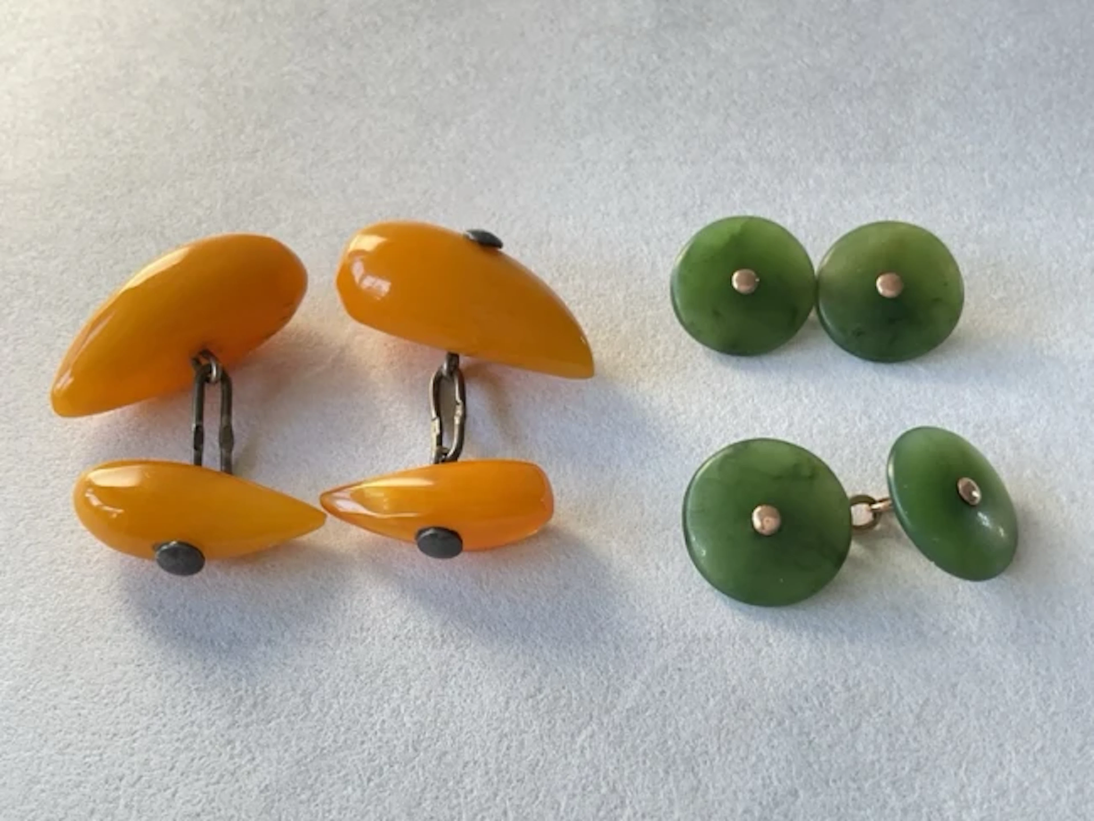 A pair of circular jade cufflinks mounted with 9ct gold links; and