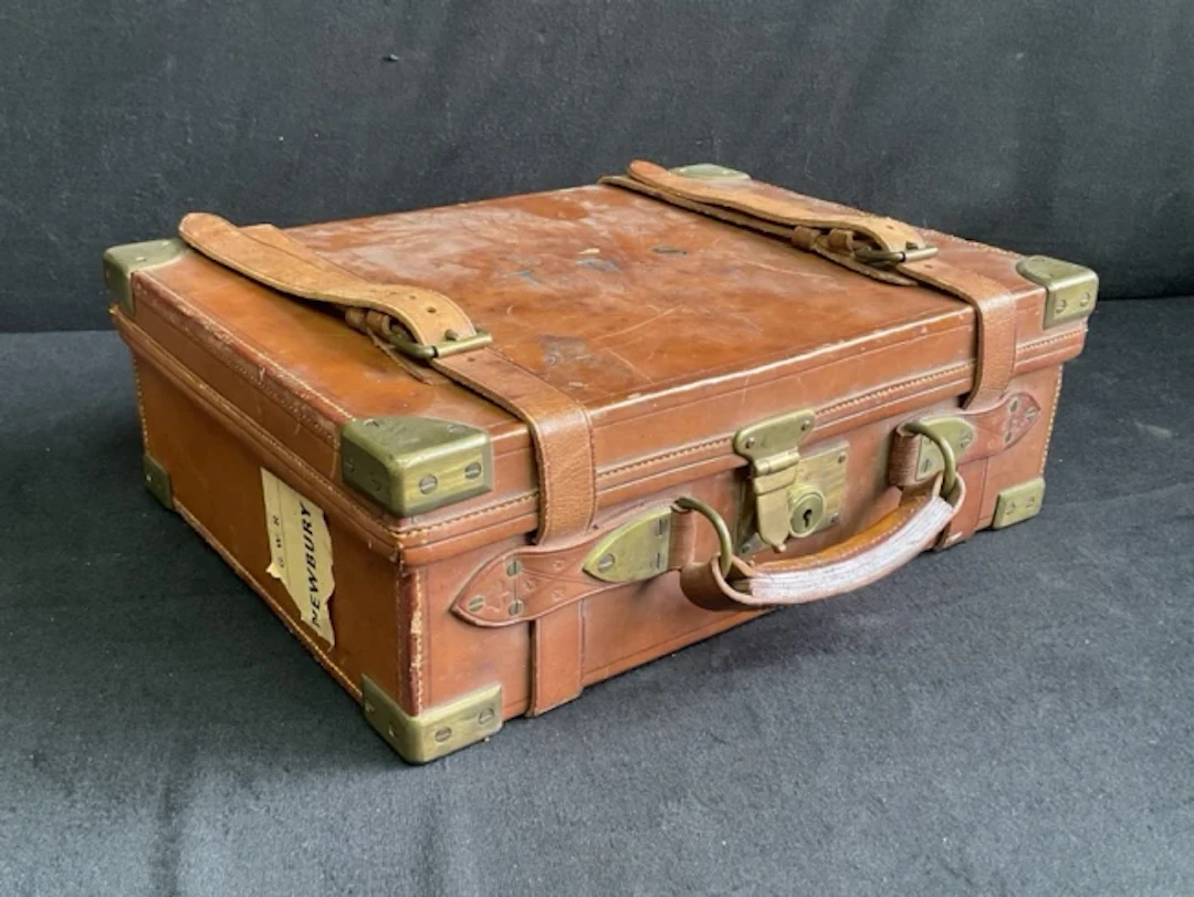 A Holland & Holland leather cartridge case having five internal divisions