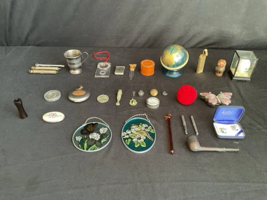 Miscellaneous collectors items including boxed cufflinks, tyre pressure