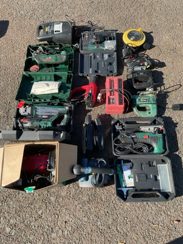 A quantity of electric power tools - saws, a bench grinder, battery
