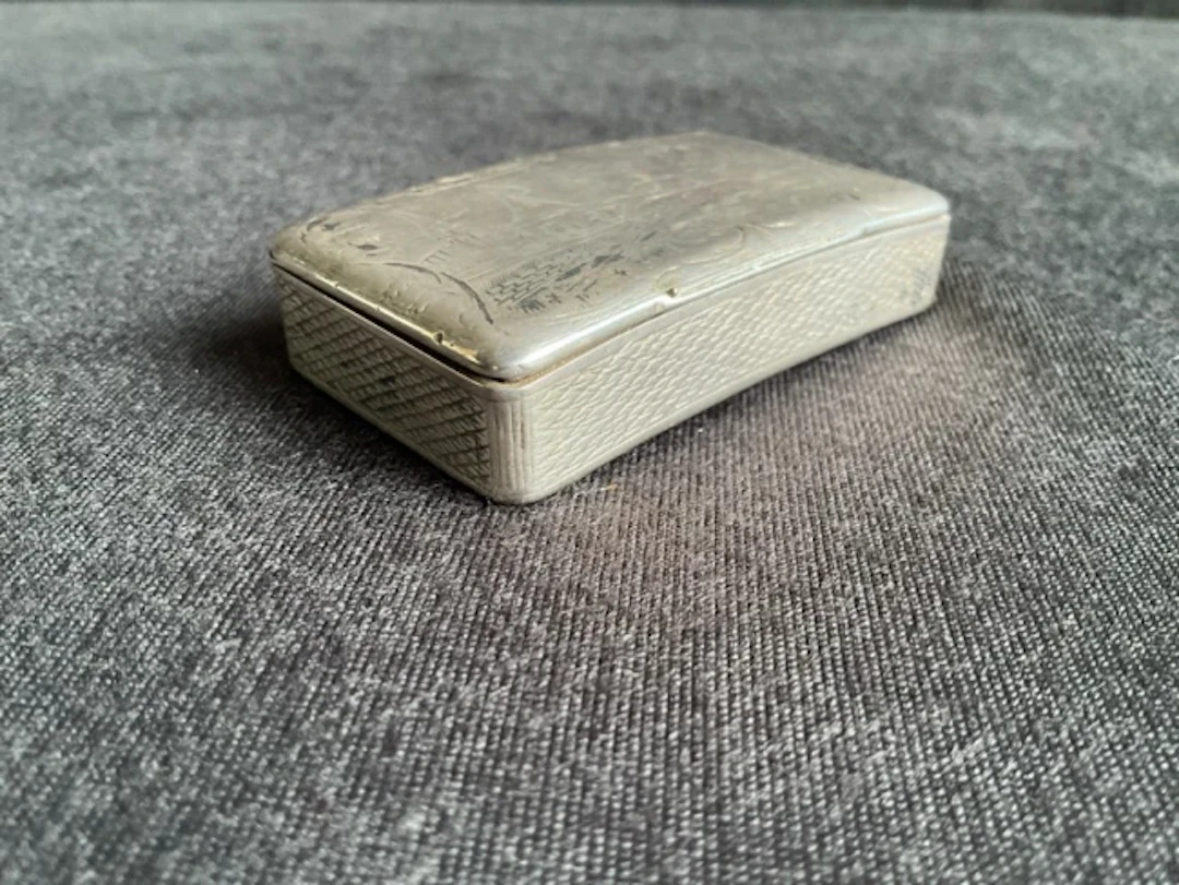 A C19th rectangular Russian 84 zolotnik silver snuffbox with curved