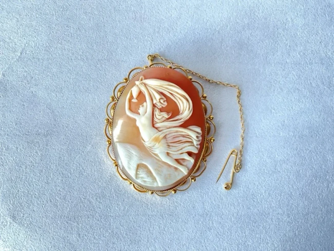 A 9ct gold framed shell cameo brooch carved with scene depicting Iris