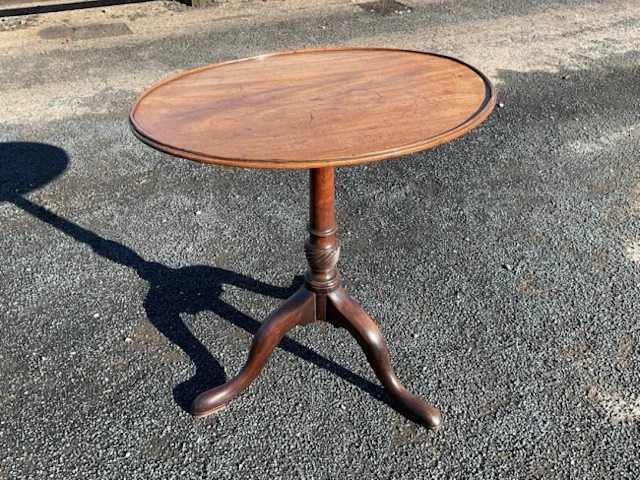 An oval Georgian tray top mahogany wine table, the snap-top supported