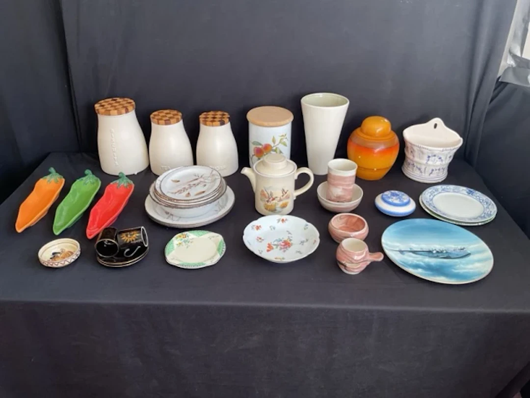 Miscellaneous ceramics including a 30s Brentleigh covered ginger jar