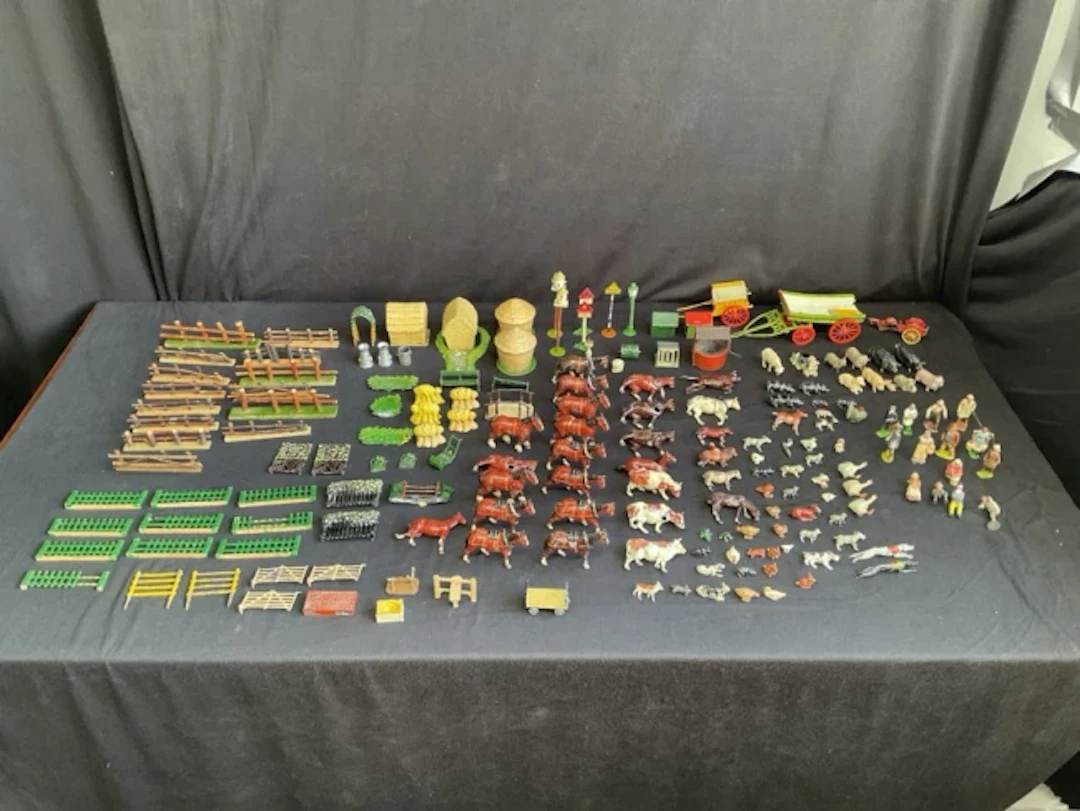 A collection of mainly Britains childrens farm pieces - fences, horses