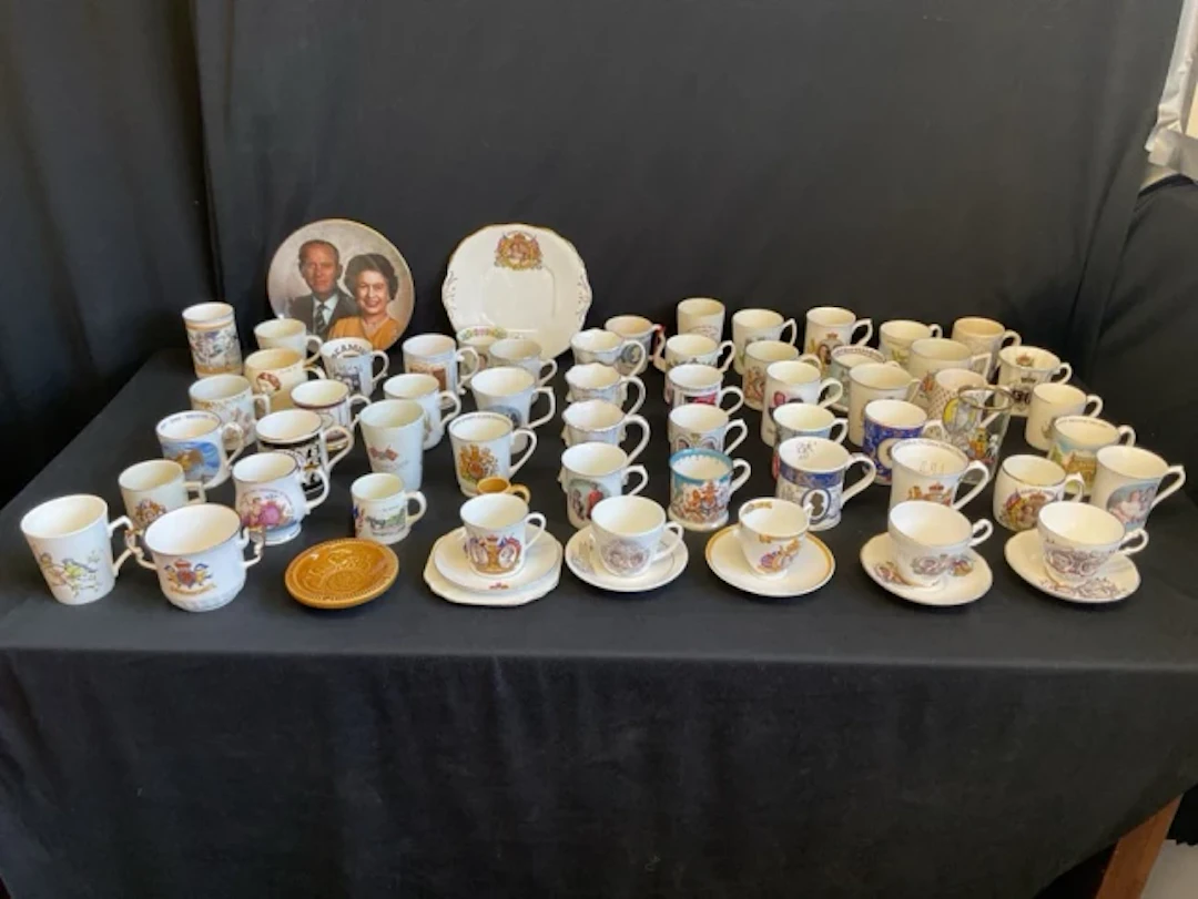 A collection of royal and other commemorative ceramics including 1897