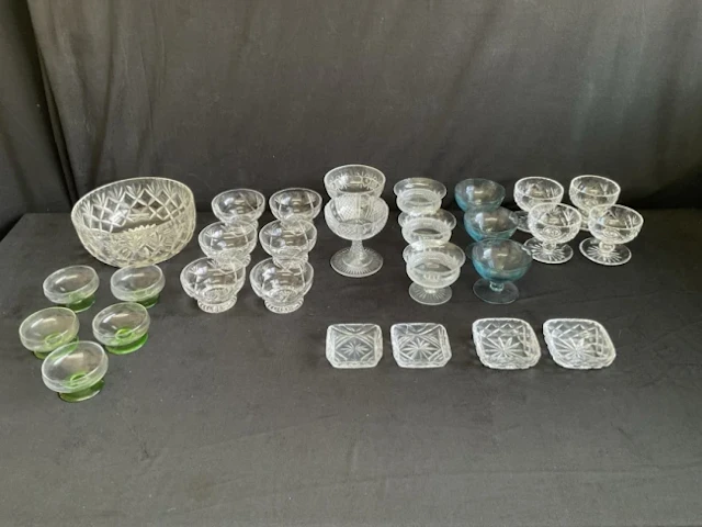 Miscellaneous dessert glasses & comports - sets, a serving bowl, sundae