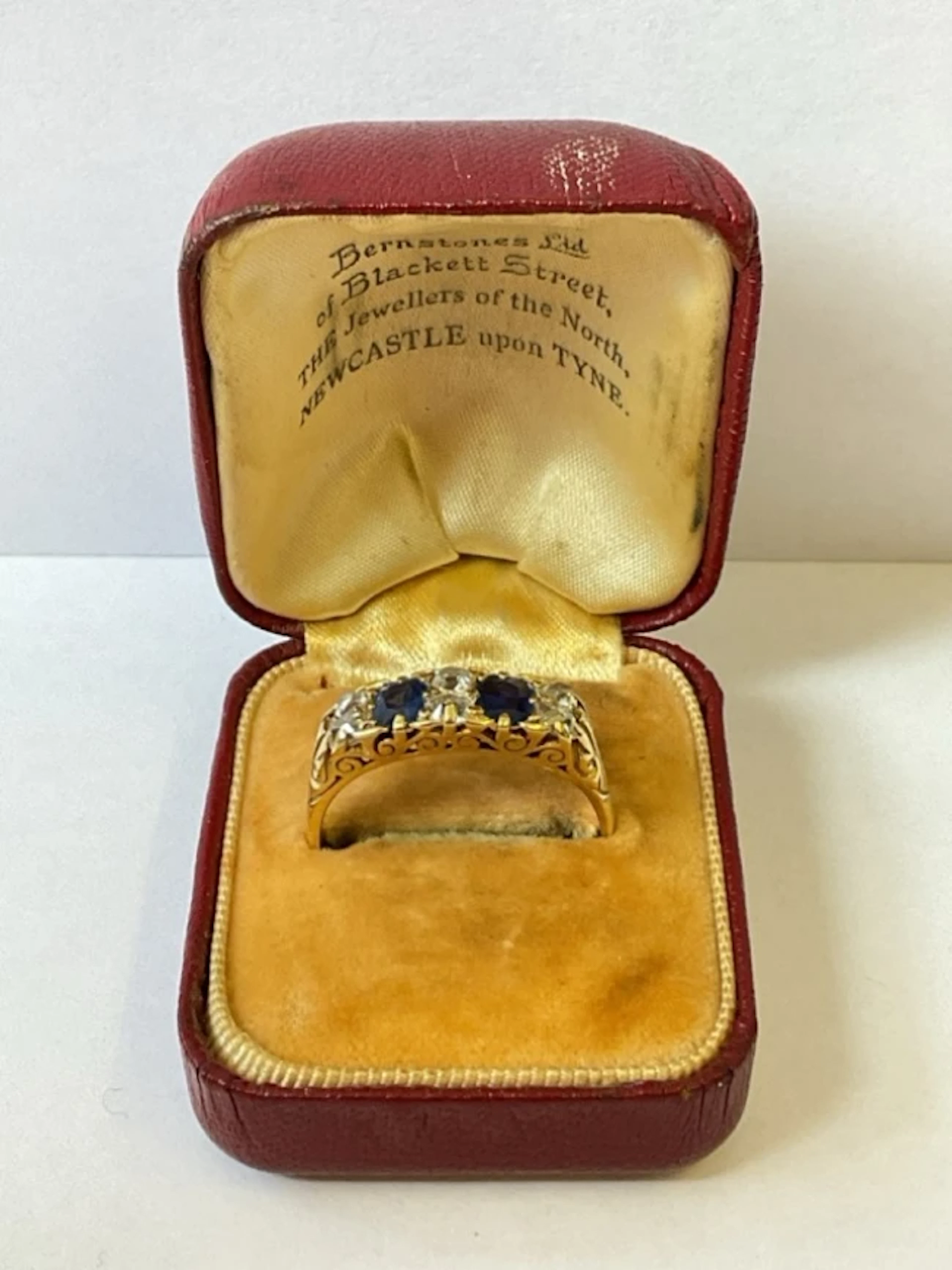A boxed antique 18ct gold sapphire & diamond ring, the six old cut
